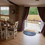 Деревянный коттедж Harewell Wood Пэтели-Бридж