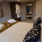 Harewell Wood بيت خشبي جسر باتيلي