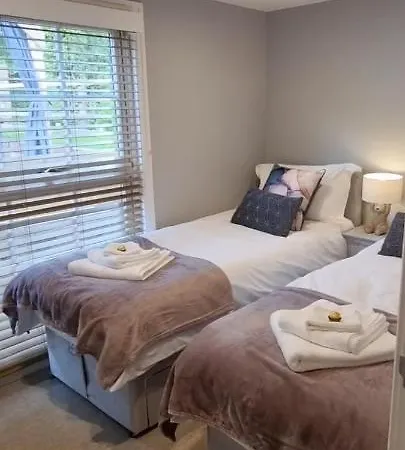 Lodge Harewell Wood *