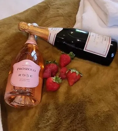 Lodge Harewell Wood *