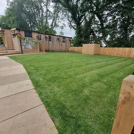 Lodge Harewell Wood *