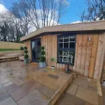 Lodge Harewell Wood